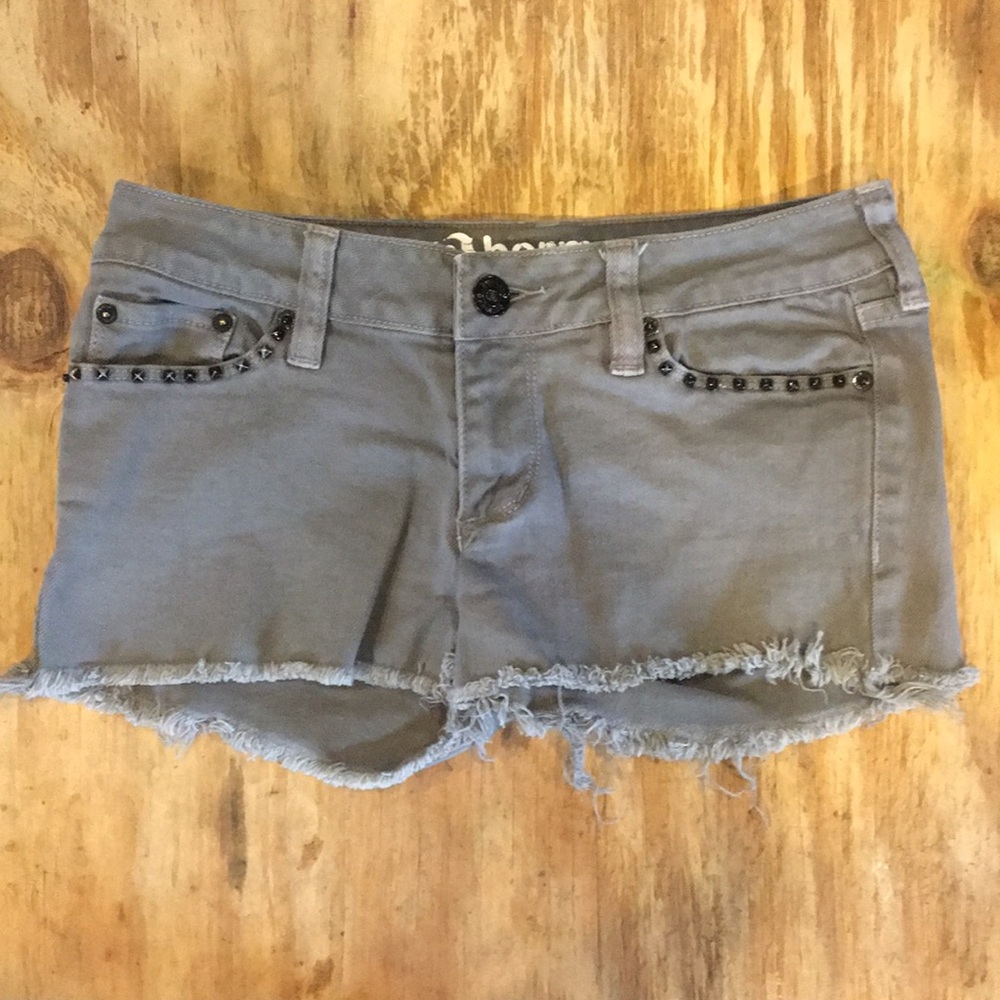 Bullhead Hermosa Super Skinny Shorts w/Studs